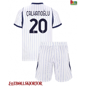 Inter Milan Hakan Calhanoglu #20 Borta Kläder Barn 2026-27 Kortärmad (+ Korta byxor)